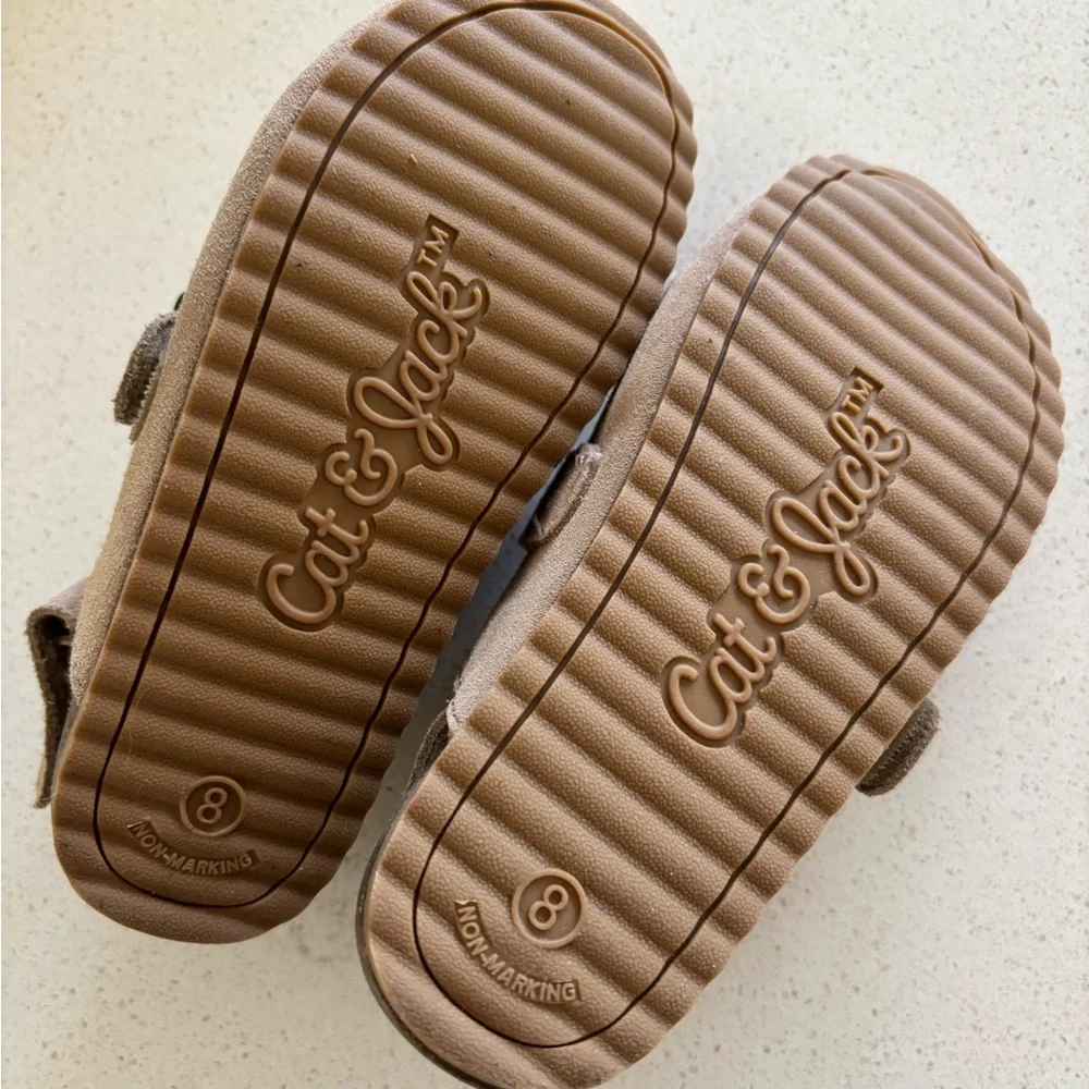 Toddler Cat & Jack Beige clogs for Kids like Boston clog! - NWOT never worn